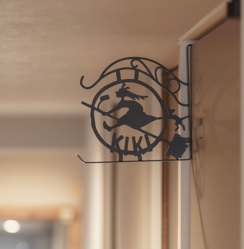 ジブリ 魔女の宅急便 ドアフック キキの看板 グーチョキパン店 | 雑貨