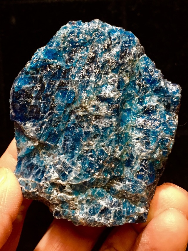 3) ブルー・アパタイト原石