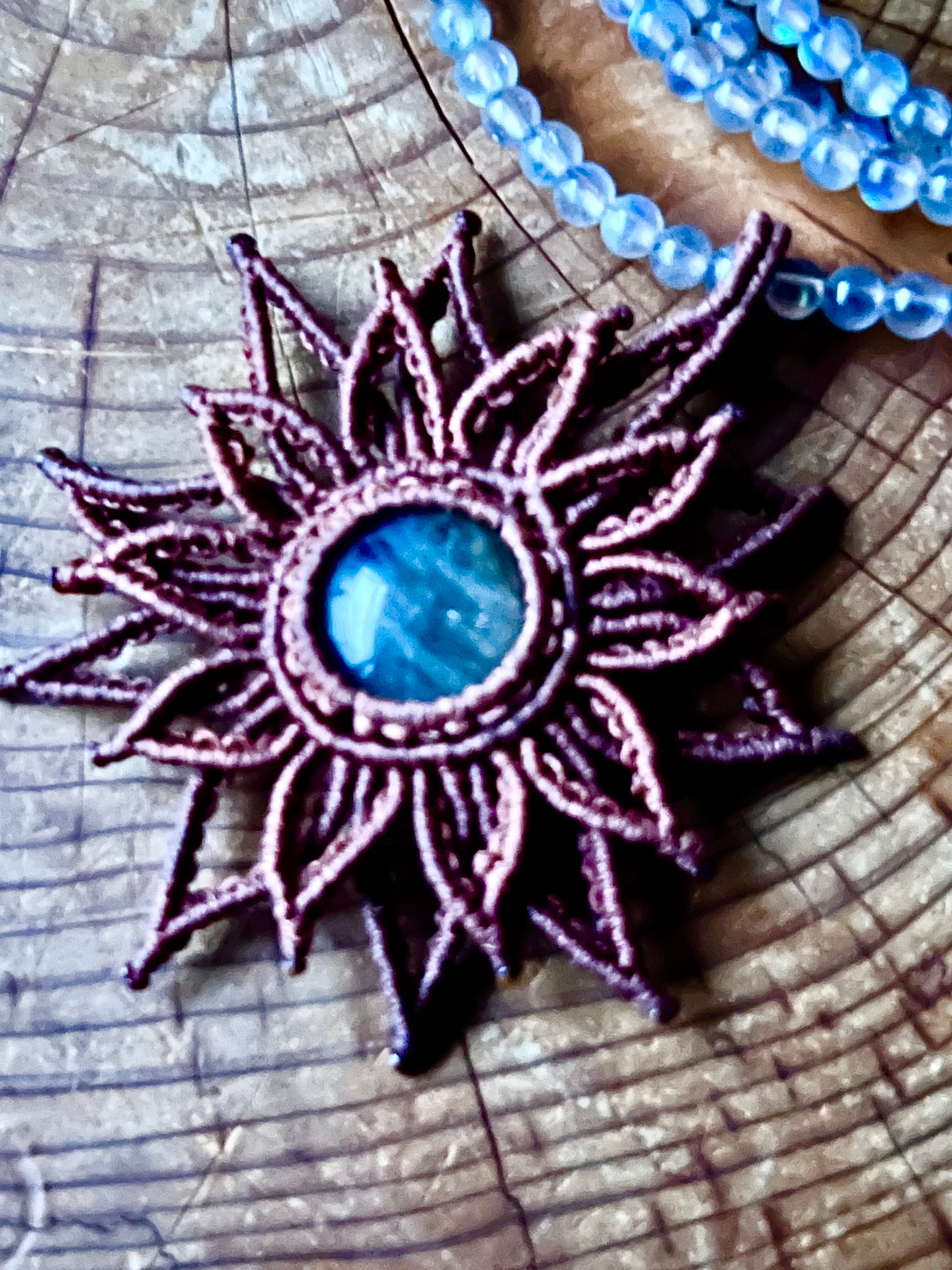 【木の言葉】太陽マクラメネックレス ラブラドライト