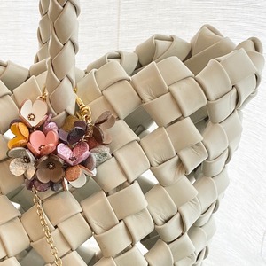 【アウトレット価格】レザーフラワー３Dパーツ　ビオラM　 ゴールド　ピン付き(5個入）