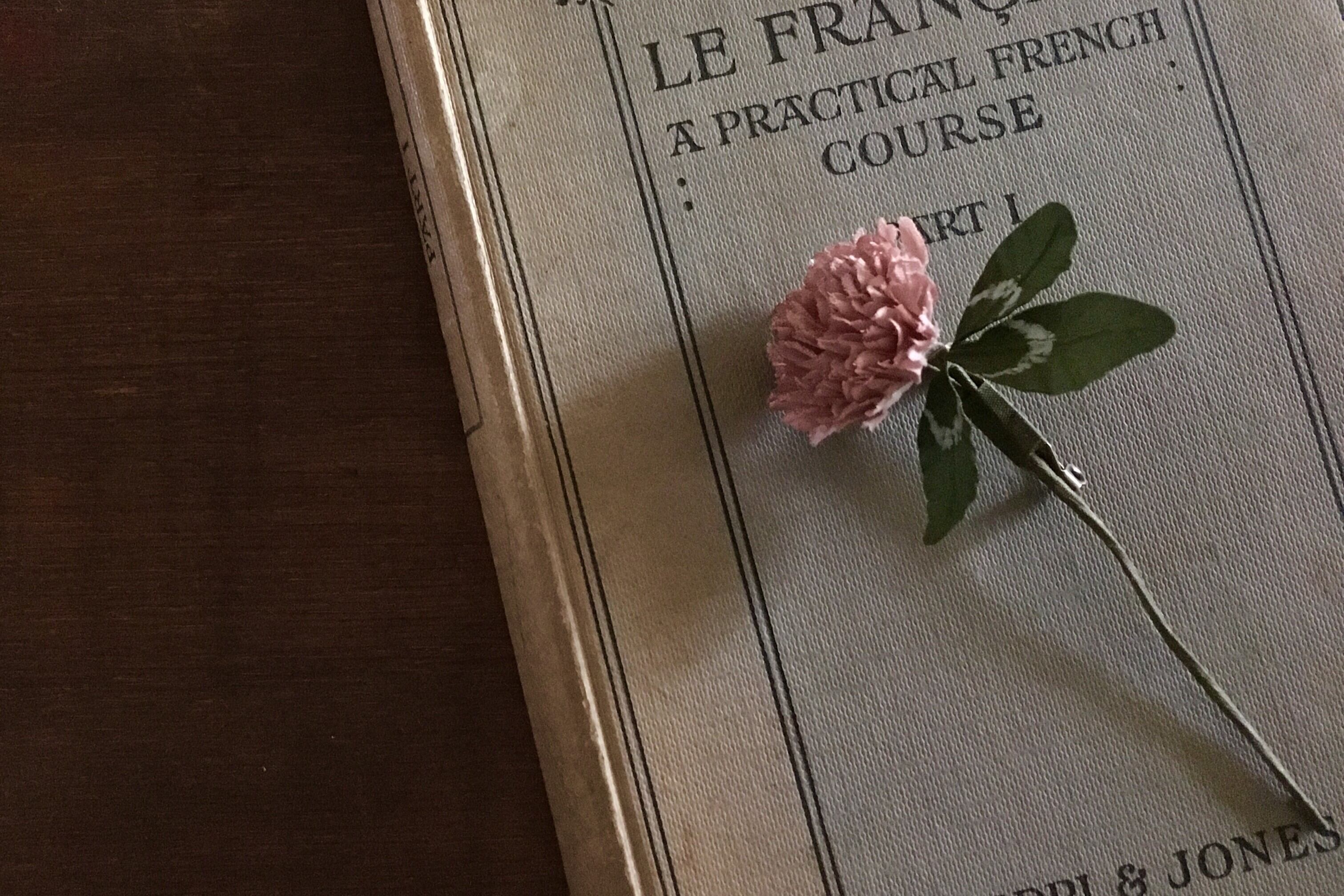 アカツメクサ ブローチ