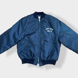 【flight jacket】企業系 企業ロゴ フライトジャケット ブルゾン ジャンパー フルジップ ジップアップ ワンポイント アーチロゴ ナイロンジャケット XL ビッグサイズ 中綿 キルティング US古着