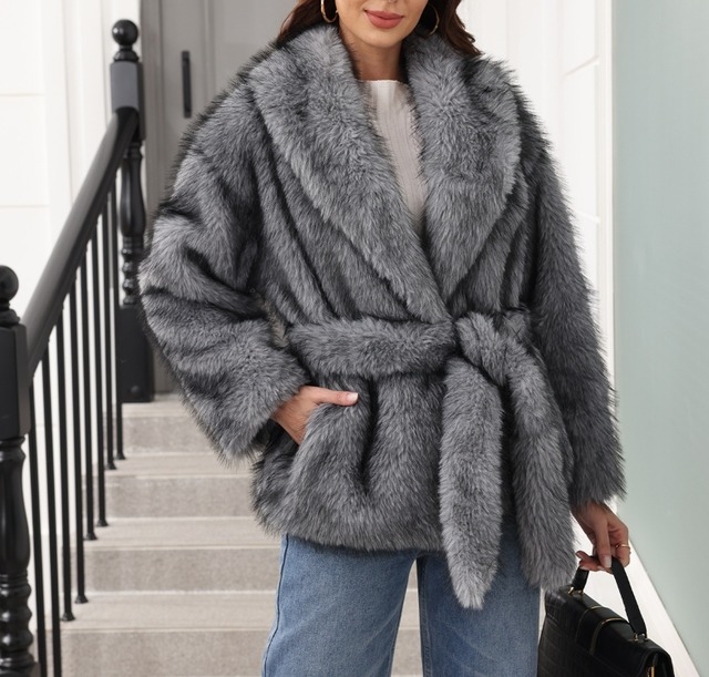 【送料無料】 アウター コート ミドル丈 フェイクファー 毛皮風 長袖 前開き ファーベルト 襟付き あったか きれいめ エレガント 大人可愛い シンプル おしゃれ シック 存在感 フェミニン ガーリー 欧米風 人気 トレンド 新作 秋 冬 20代 30代 40代 お出かけ イベント 旅行 リゾート デート ママ デイリー オフィス OL 通勤 通学 普段着 着回し インスタ映え 70363