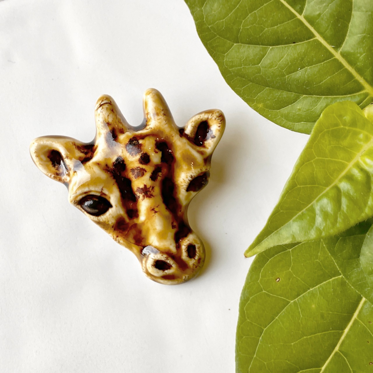 きりん　ブローチ