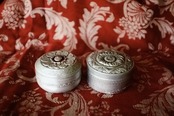 1900s フランス  ルージュの花芯とアネモネとアルミパウダーケース アンティーク