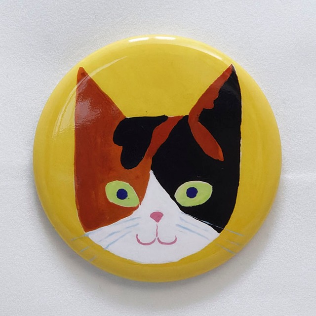 森邦保作品 猫マグネット N06（三毛猫イメージ）ロゴマークなしです。