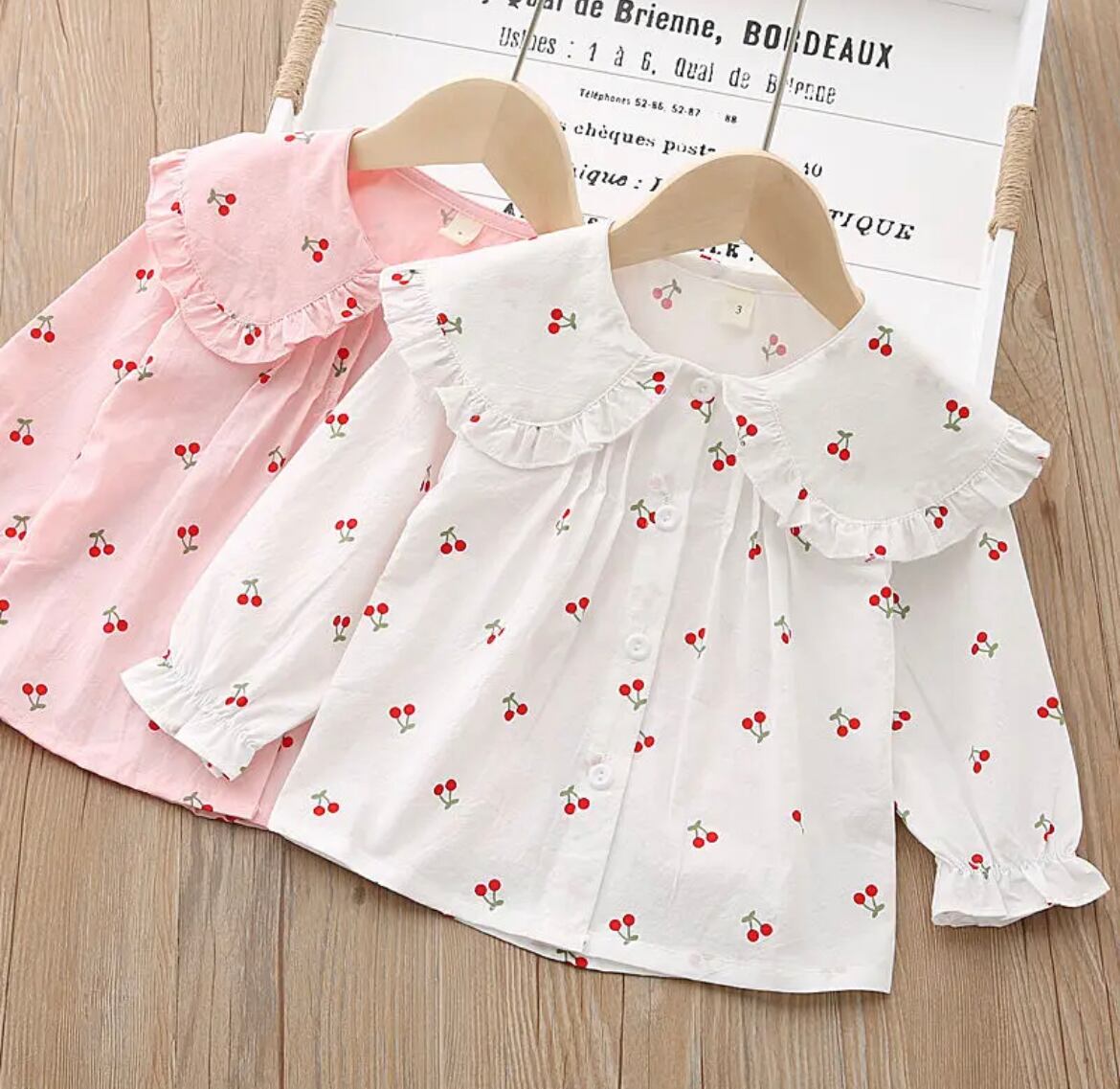 襟の可愛いさくらんぼブラウス