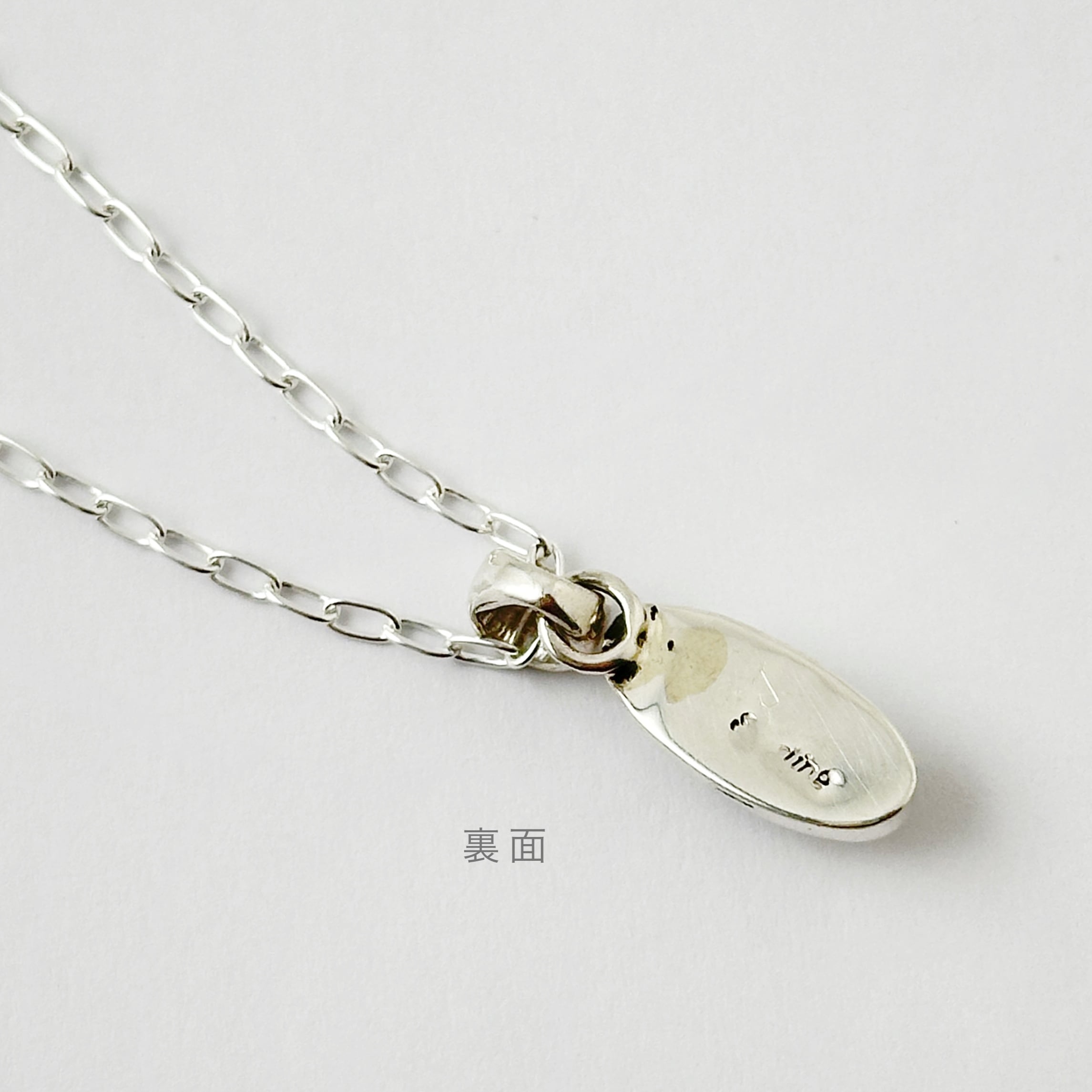 Indian Jewelry 》ホワイトバッファロー スリム オーバル型 S