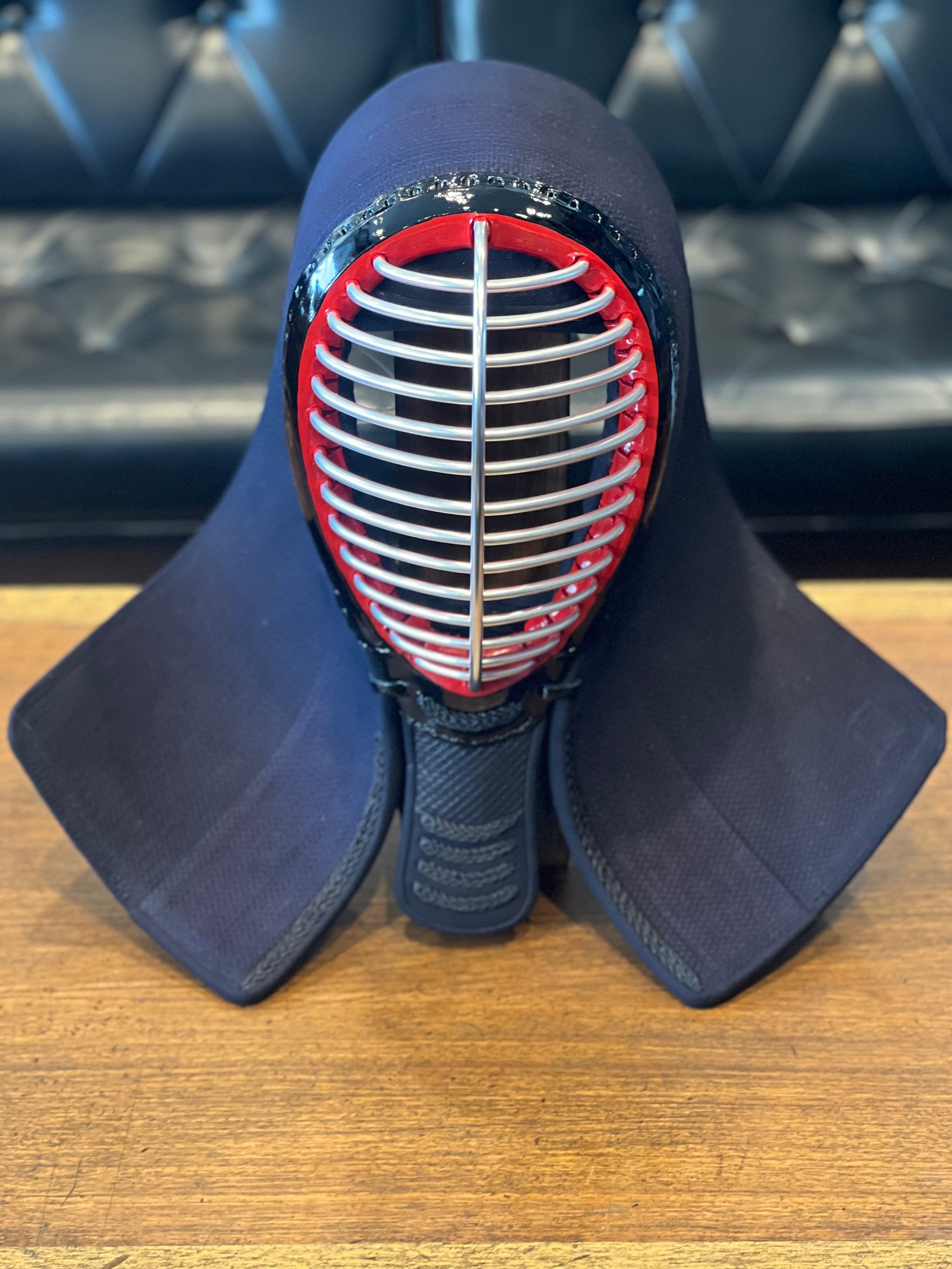 【面サイズ64〜66】【展示処分✨激アツ特価】【1名様限定✨】西日本武道具製『頂〜黒』6㎜具の目面 アゴ ナナメ