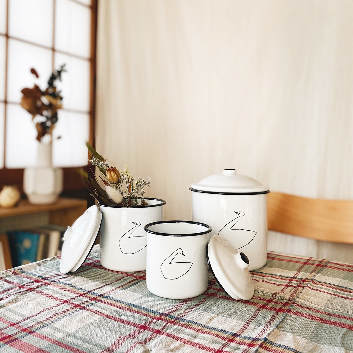 "Swan" canister set Elää