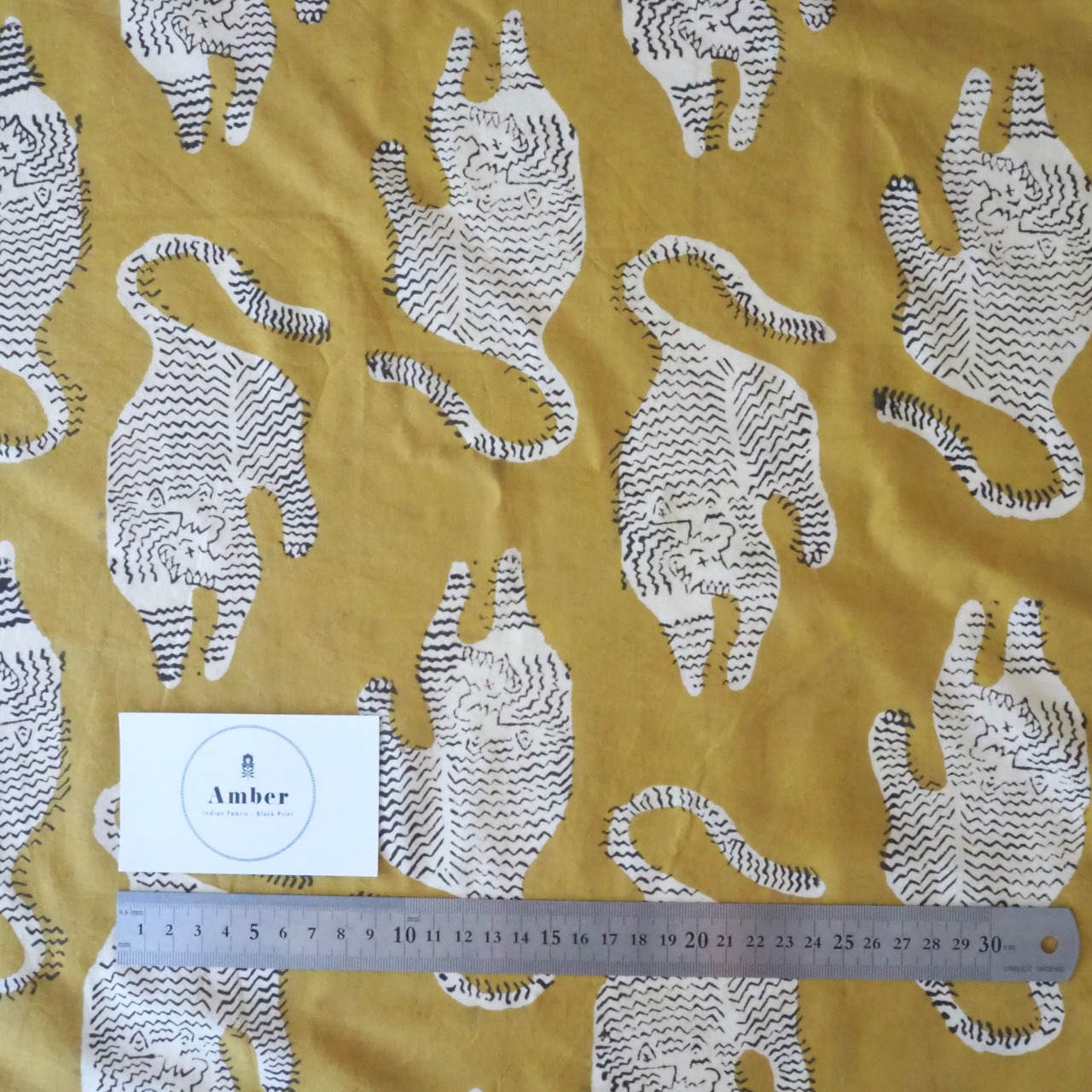 ブロックプリント生地【50cm単位】インド綿  アニマル柄<Tiger> 黄色×生成り #35810-YL1