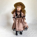 人形　ビスクドール　ブラウンのドレス　帽子　ステイ付き　12otef11-2
