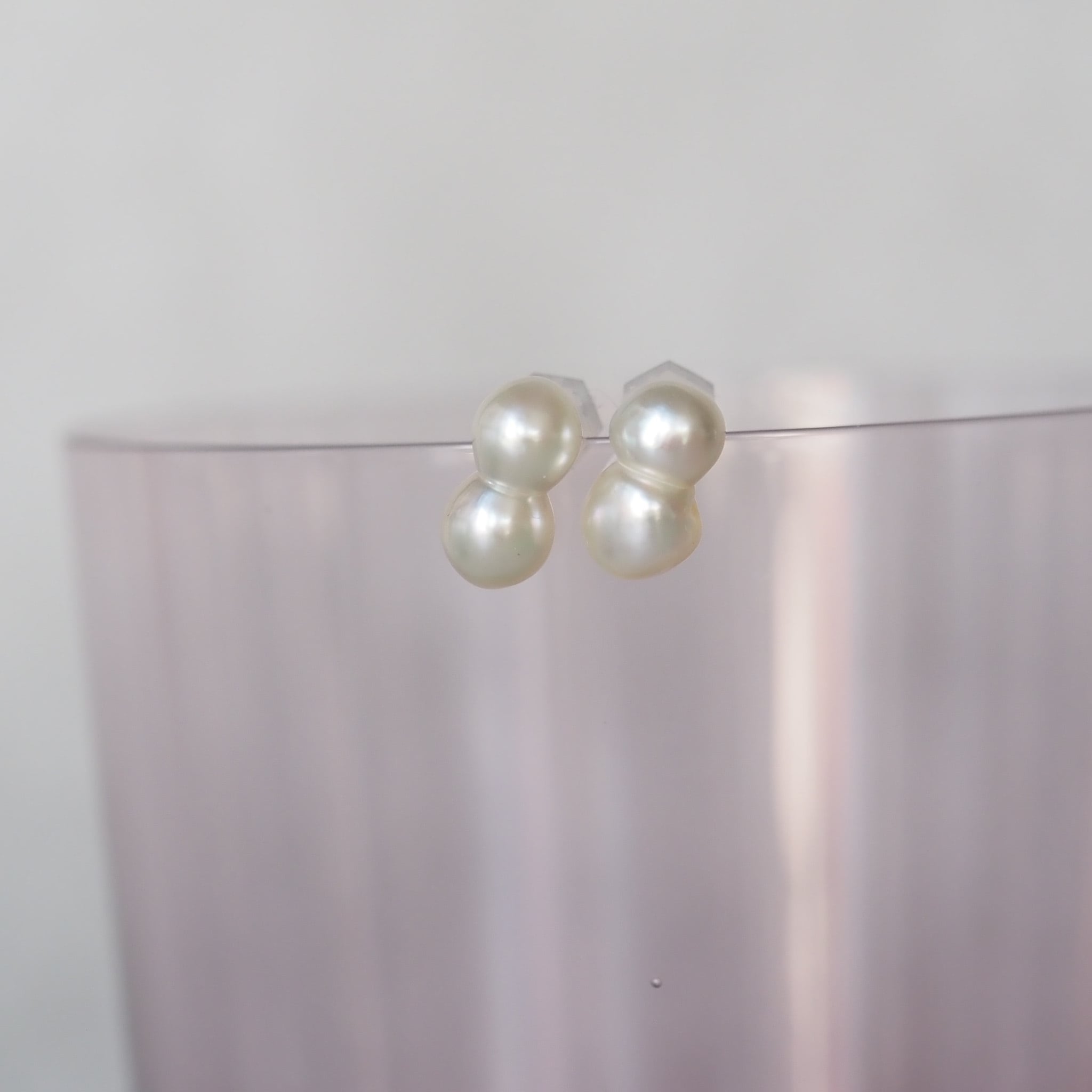 ツインパールピアス(ホワイト系)E001P_Tw60W