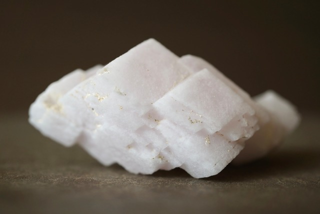 ブルガリア産蛍光カルサイト Fluorescence Calcite / Quartz 1384