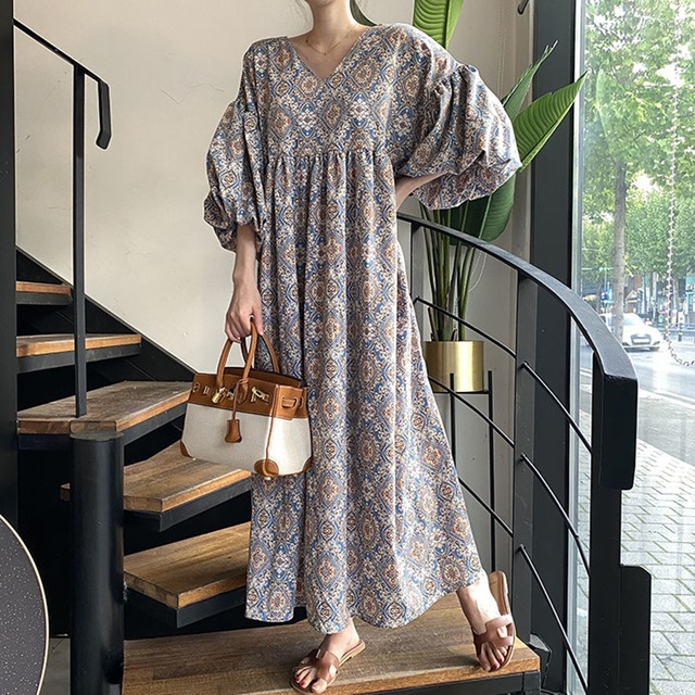 ワンピース ロング  送料無料 2色 フレア Vネック パフスリーブ バルーンスリーブ 半袖 襟なし パフスリーブ 袖あり ビッグシルエット オーバーサイズ ペイズリー Aライン かわいい 大人可愛い 大人 上品 おしゃれ お洒落 大人可愛い 大人女子 ラブリー キュート ガーリー 主役級 存在感 とろみ感 オフホワイト ベージュ 無地 春 夏 10代 20代 30代学生 デート お出かけ 女子会 休日 パーティー イベント リゾート トレンド 流行