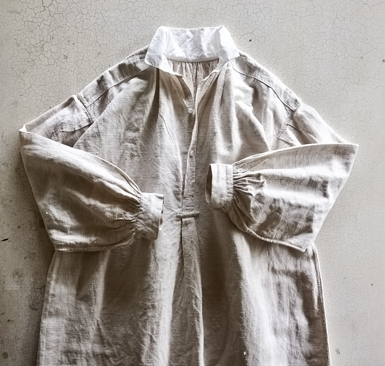 1900s フランス 清貧の画家へ  手織りシャンブルリネンによるグランパシャツ アンティーク