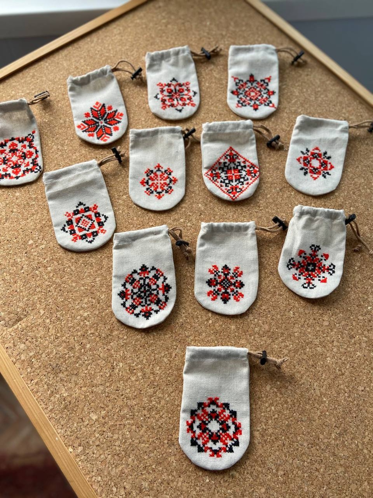 ヴィーシフカ手刺繍アクセサリーポーチ（コインケース）調和 - 12