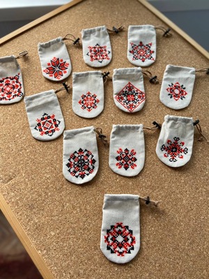 ヴィーシフカ手刺繍アクセサリーポーチ（コインケース）調和