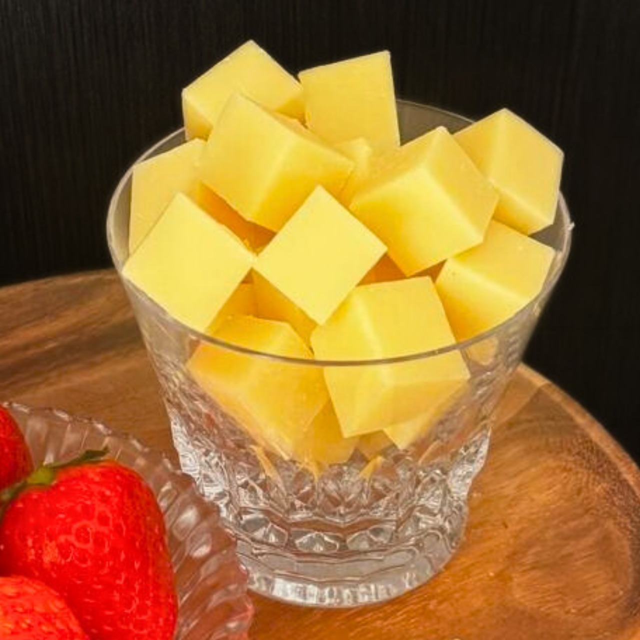 スイス産 グラスフェッド エメンタール AOP チーズ キューブ｜フレッシュカット (400g, 2cm角)｜無添加・セルロース不使用 Swiss Grass-Fed Emmental AOP Cheese Cubes | Freshly Cut | Additive-Free & Cellulose-Free