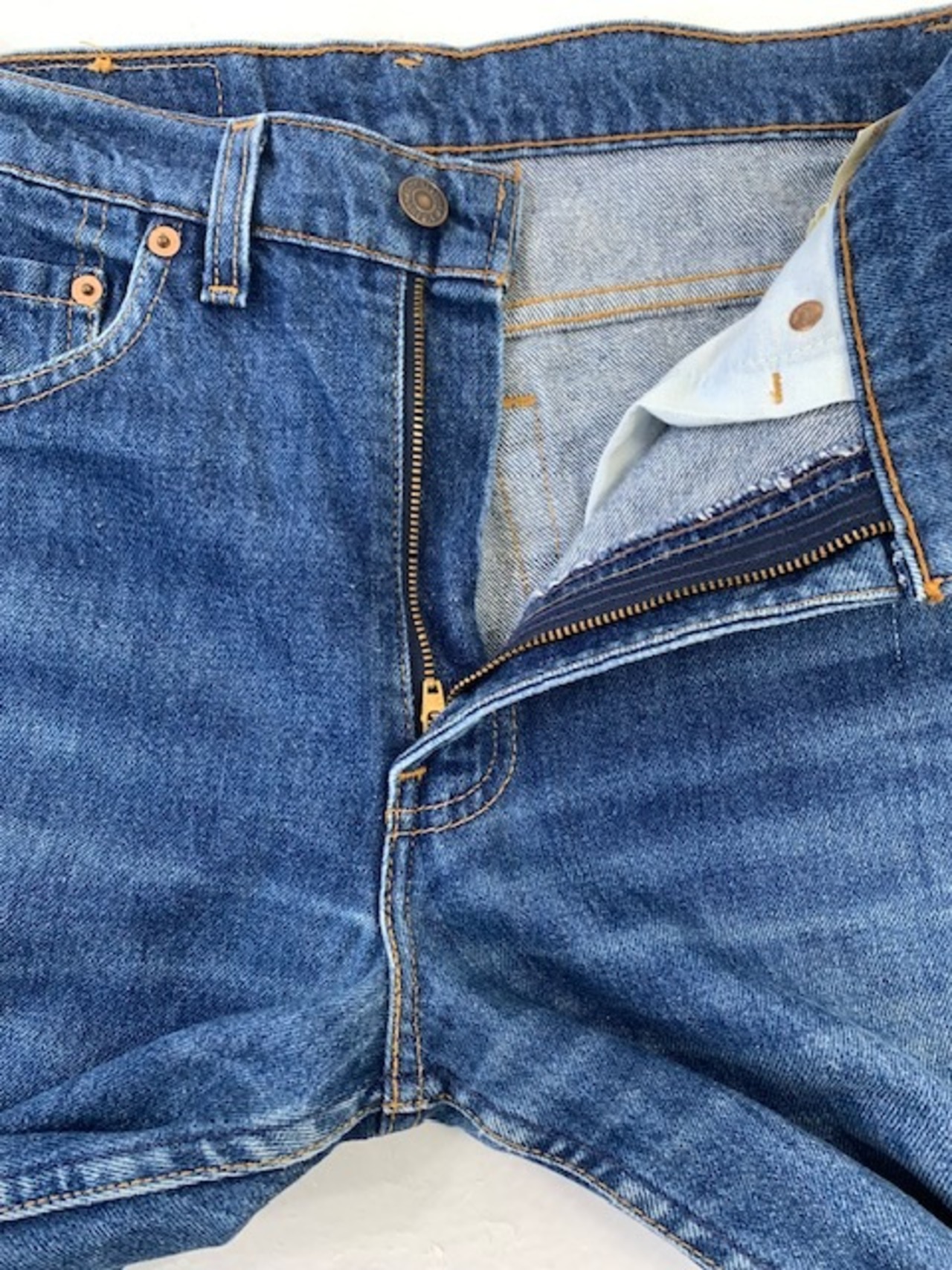 M-244 リーバイス Levis505  古着 1996年ボタン裏501 米国製の美品です。W 74cm 股下 80cm