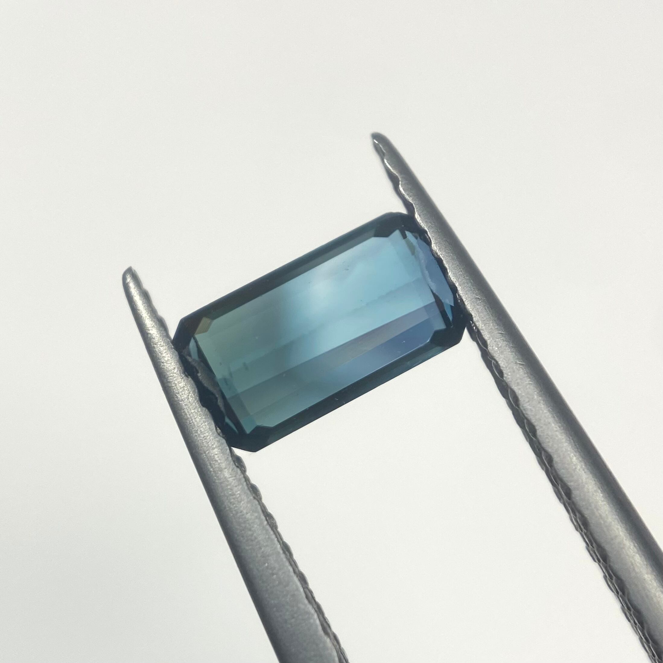 インディゴバイカラーのイケメントルマリン