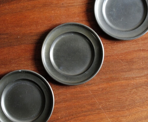 フランス買い付け 古い錫のプレート 10cm 円形リム 豆皿 トレー コースター ピューター ETAIN アンティーク ig2411