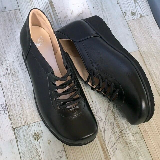 ゴムレースアップカジュアルシューズ