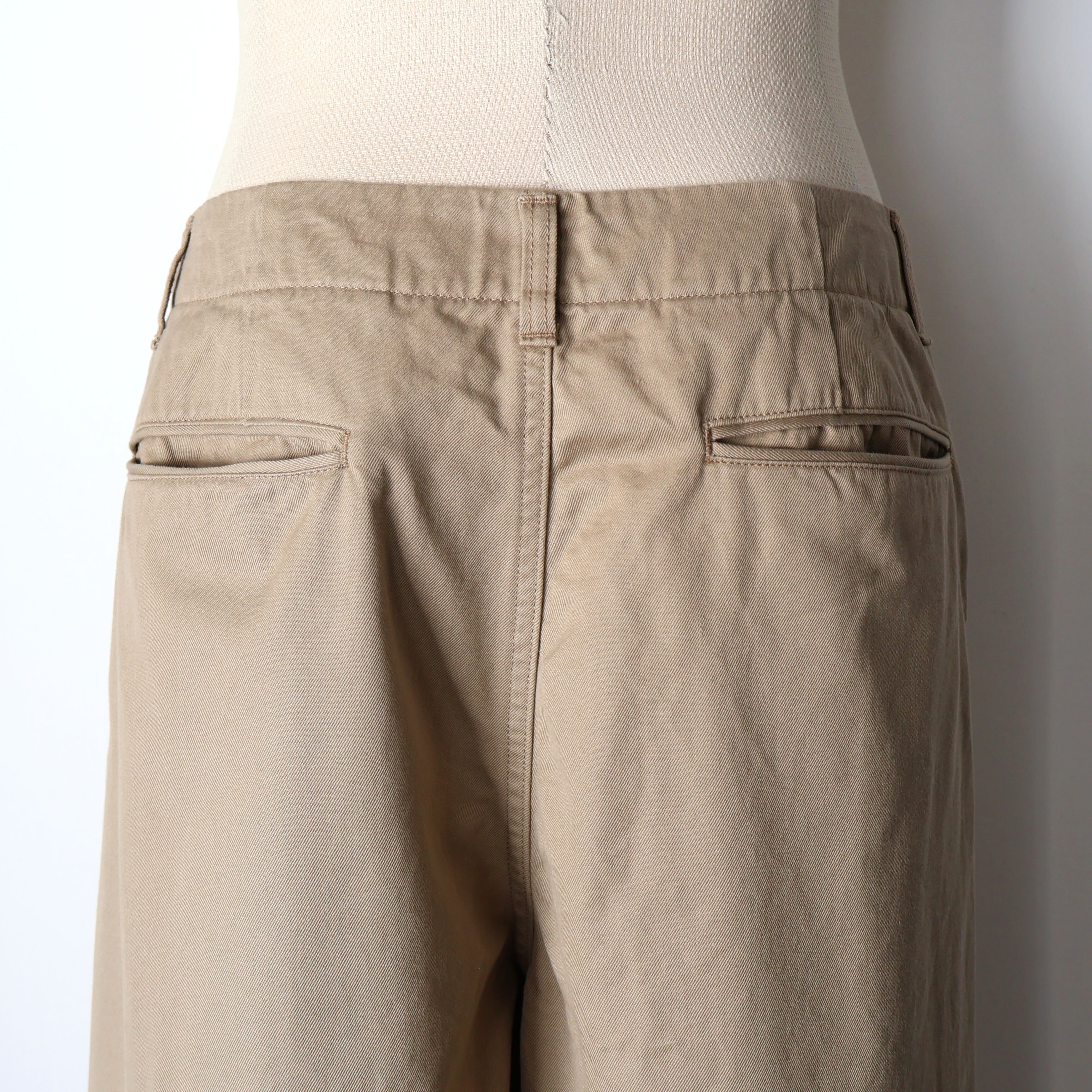 STILL BY HAND “ Selvedge 1 Pleat Pants ( Beige )” | H.inch