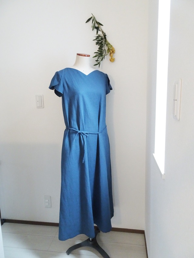 チューリップ袖の綿麻ロングワンピース ブルーグレー Lilas Lilas リラリラ チューリップ袖の綿麻ロングワンピース ブルーグレー Lilas Lilas リラリラ