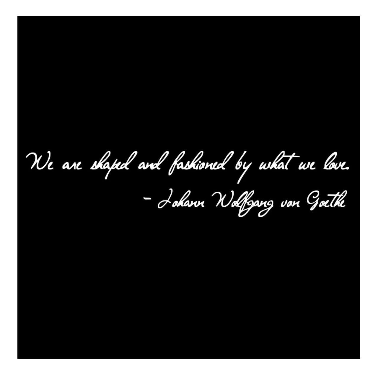 ウォールステッカー 名言 白 光沢 ゲーテ 英字 We are shaped and fashioned by what we love