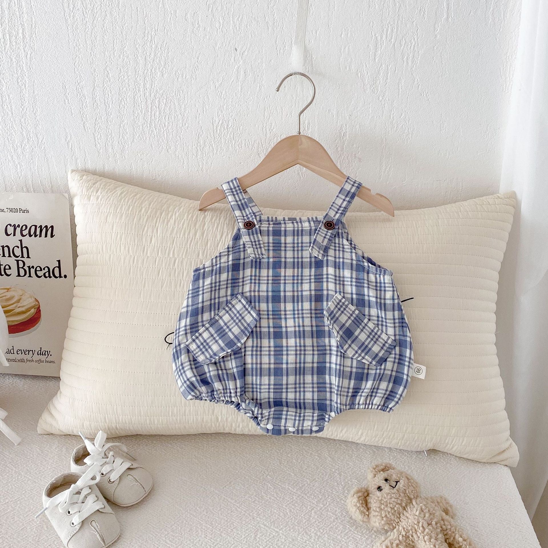 ,ブルーギンガムチェックのポケット付きサスペンダーロンパース