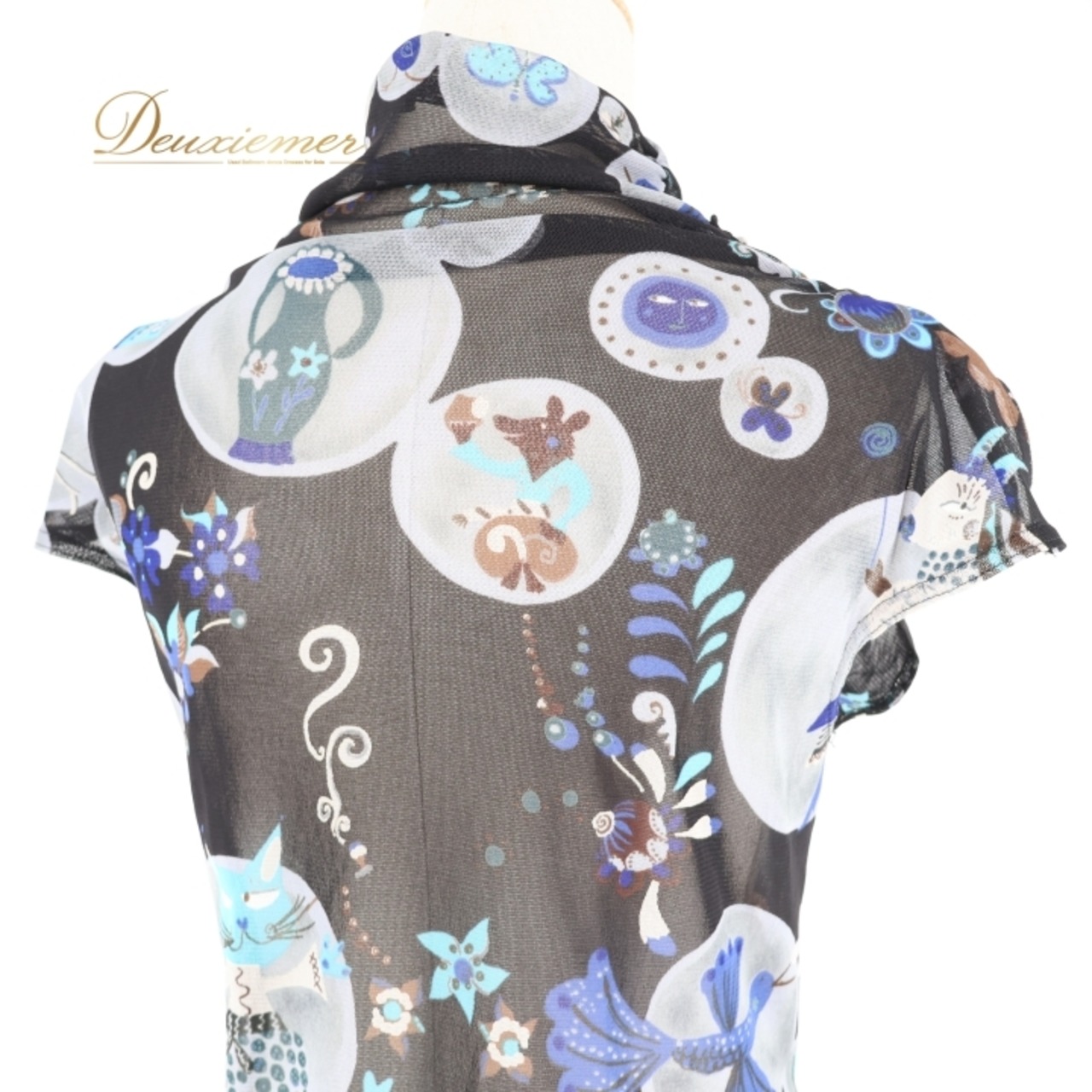 レディース トクコプルミエヴォル TOKUKO 1er VOL トップス ブラウス ブラック系 日本製 猫 柄 ハイネック タートルネック 透け感 メッシュ生地 黒 青 白 カジュアル 可愛い 華やか トクコ グレイ系 ブルー系 ホワイト系