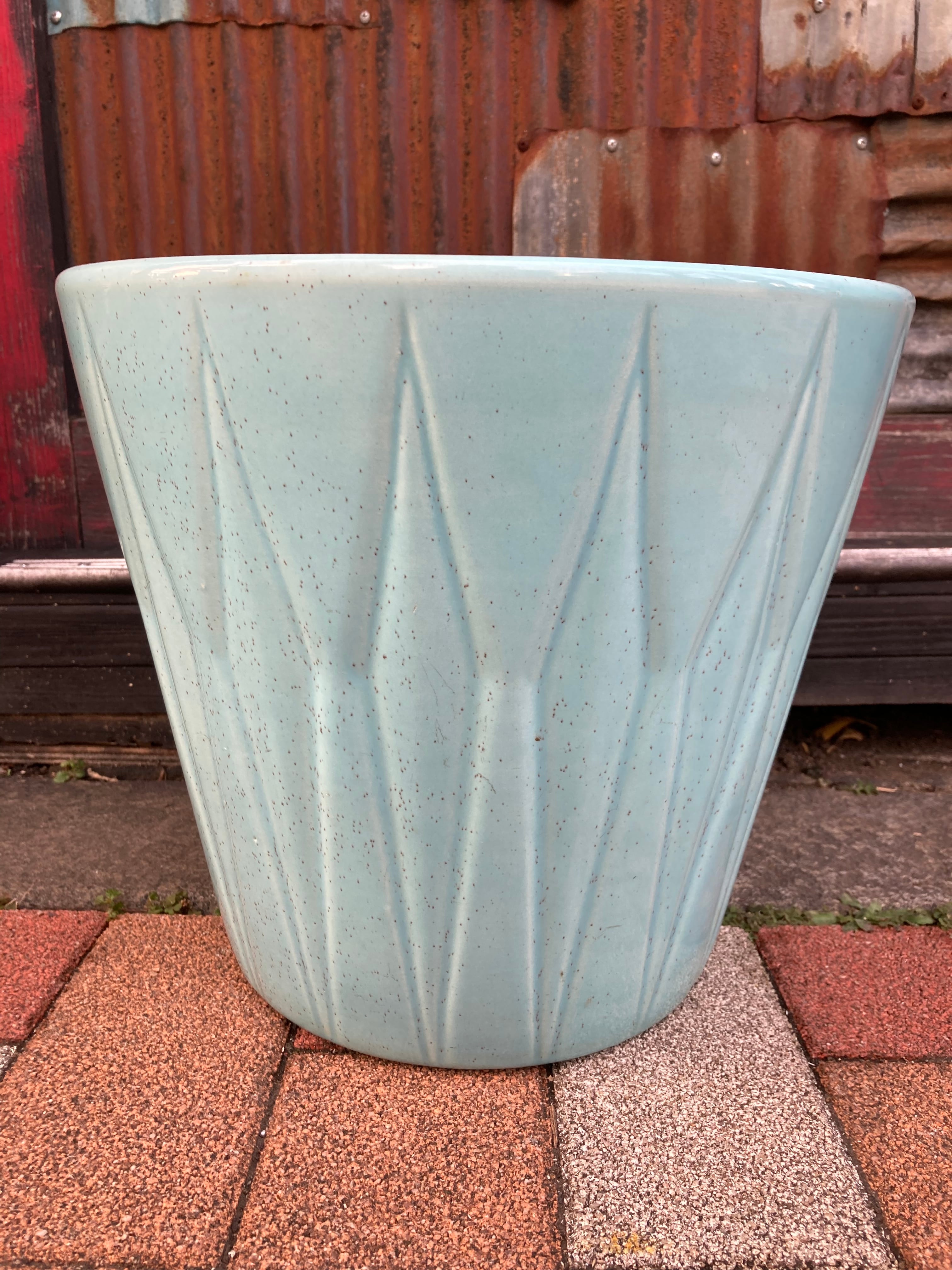 MID CENTURY PLANTER   (beady antiques)