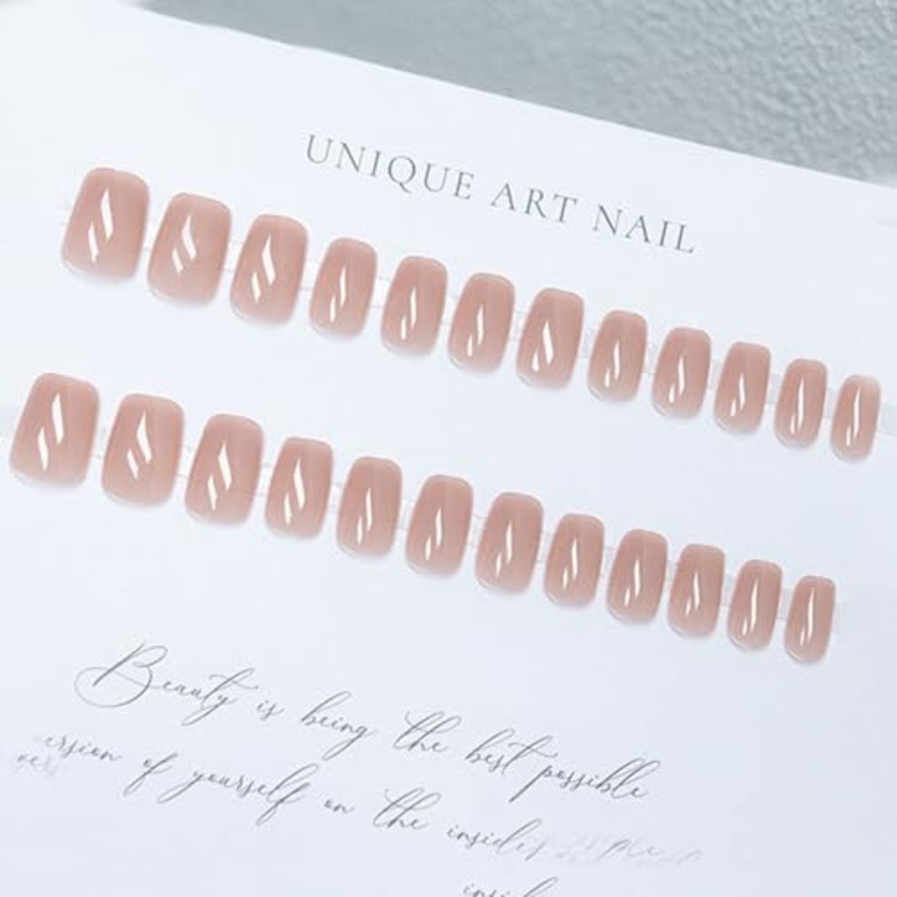 YINKE ネイルチップ 24枚入 ネイルチップ ショート 秋冬 ネイルチップ 人気 和風 かわいい シンプル 人気 ネイルシール 女性おしゃれな 上級 成人式 入学式 卒業式 結婚式 パーティー 日常生活に使用できます (C10, ミディアム)