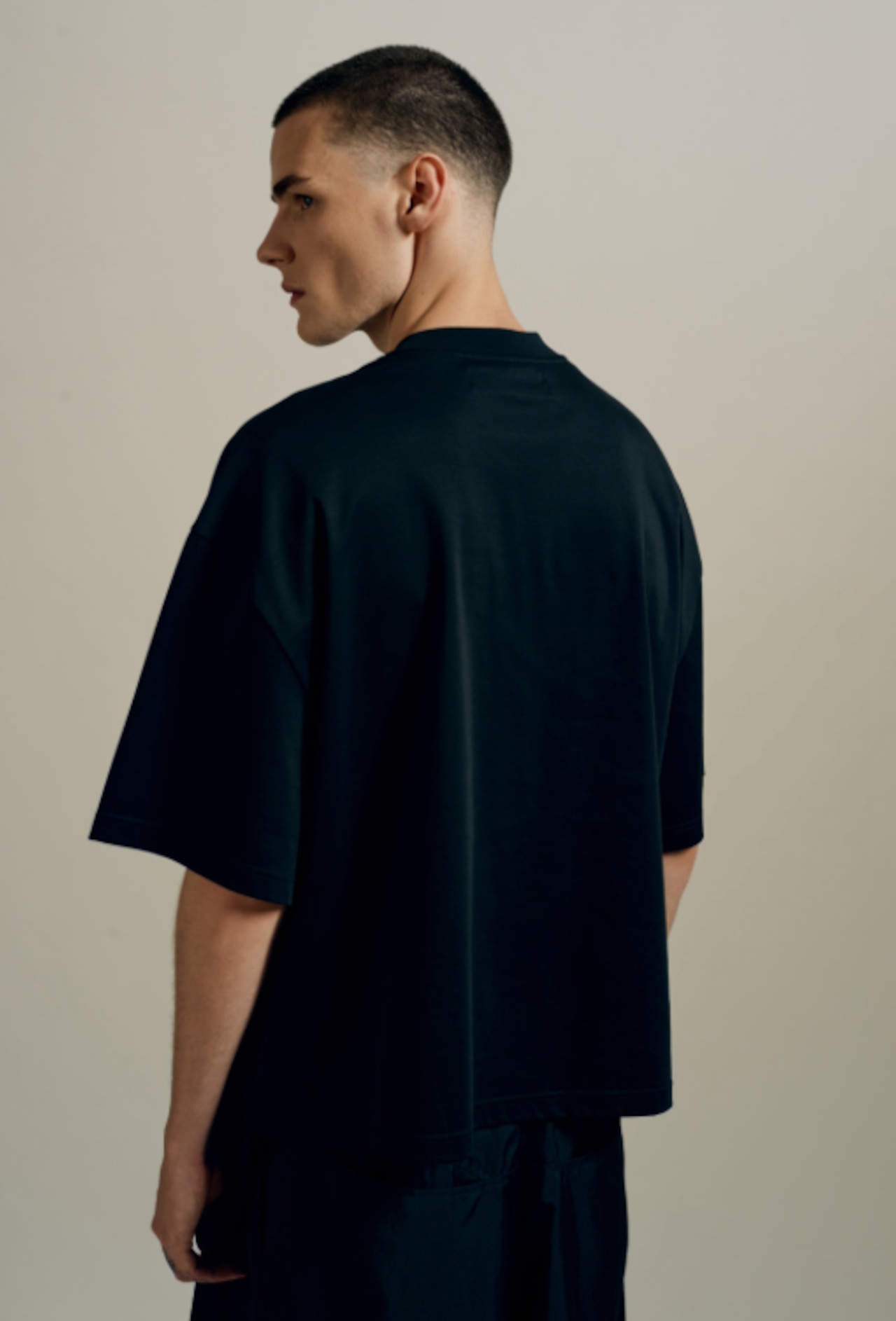 【関税込み】NAMESAKE ブラック Jodye ツイスト Tシャツ 25SS】NAMESAKE(ネームセイク) /JODYE TWIST TEE / Tシャツ