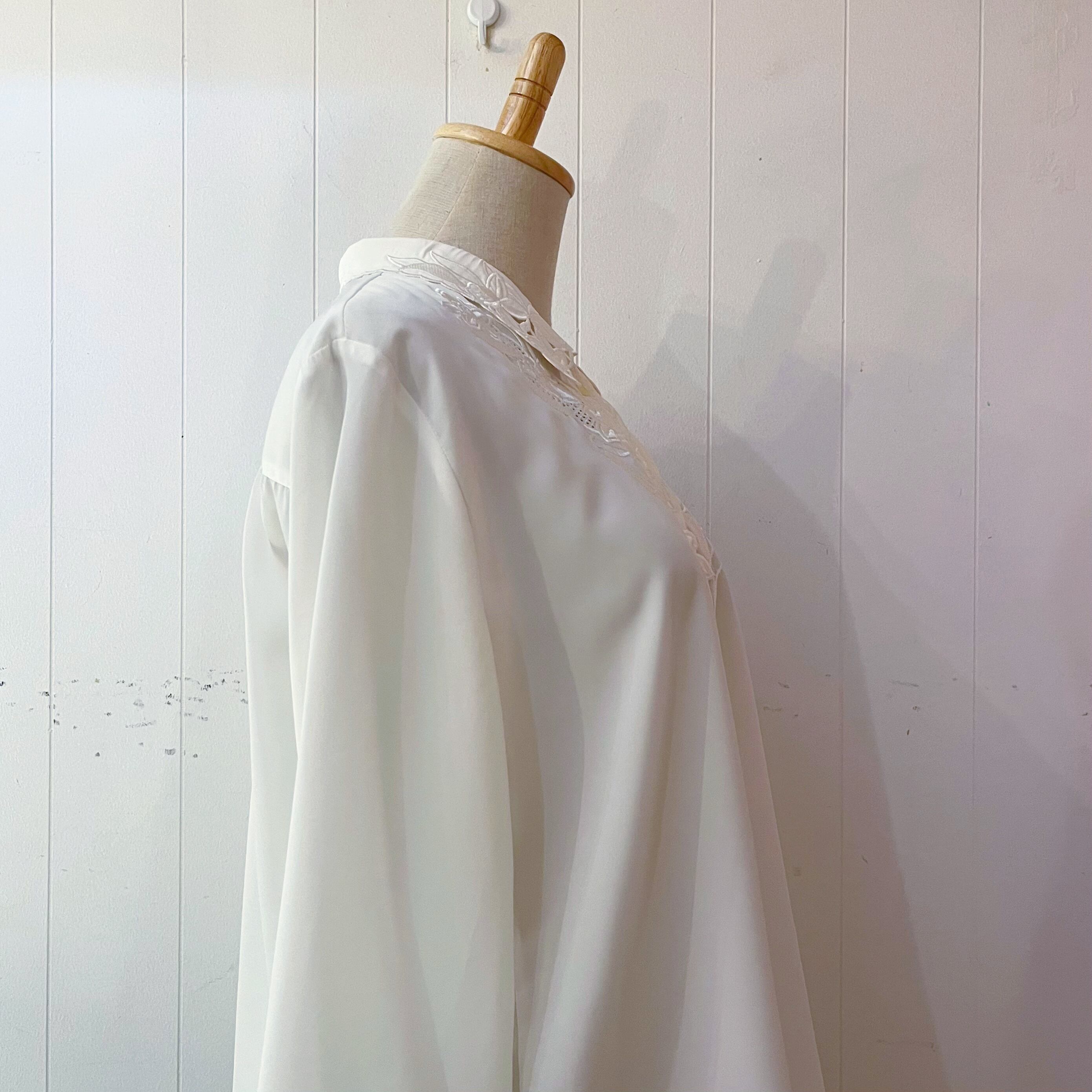 flower embroidery white blouse