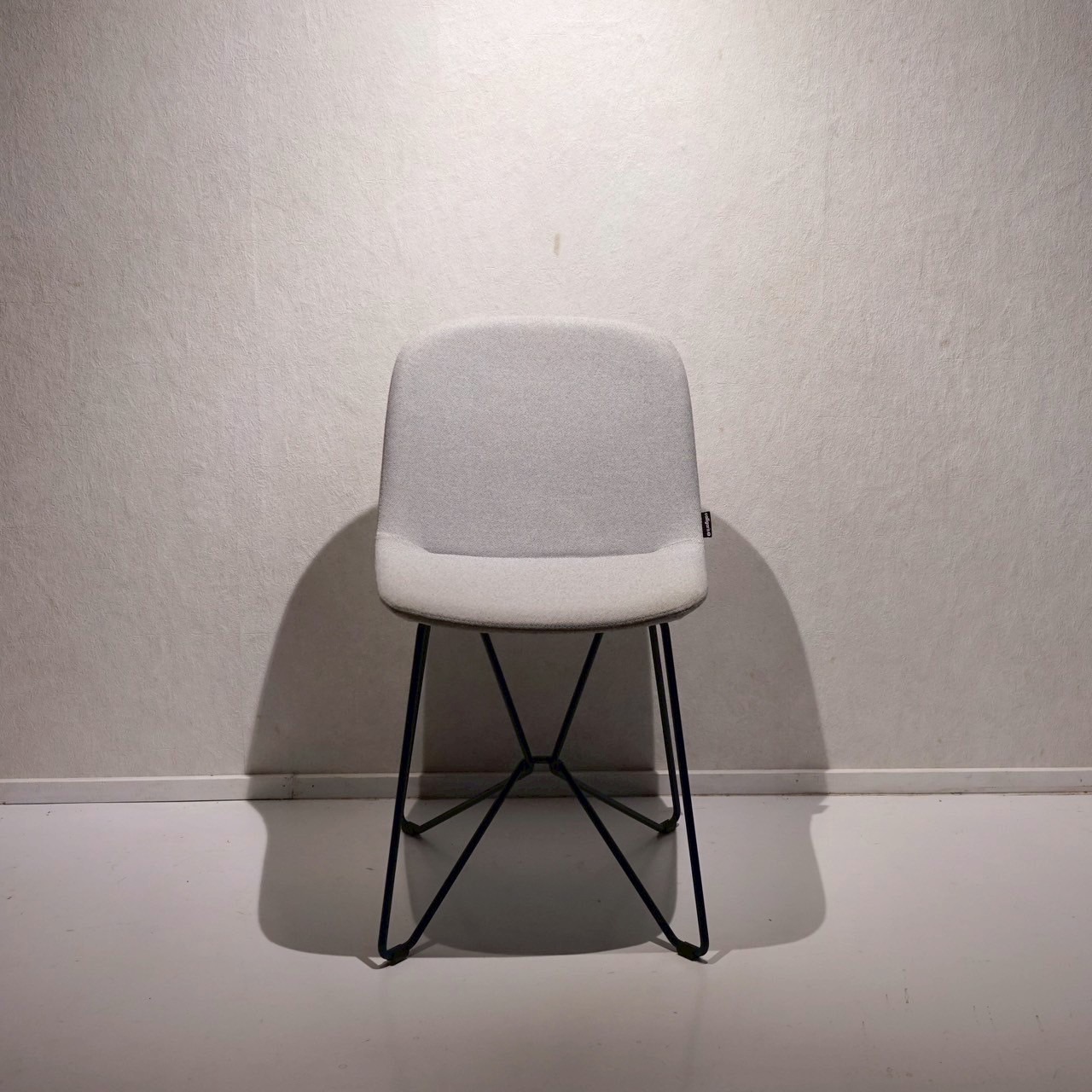 Calligaris カリガリス VELA ヴェーラ ダイニングチェア アームレス チェア 椅子 ファブリック イタリア製 モダン コンテンポラリー ミニマル