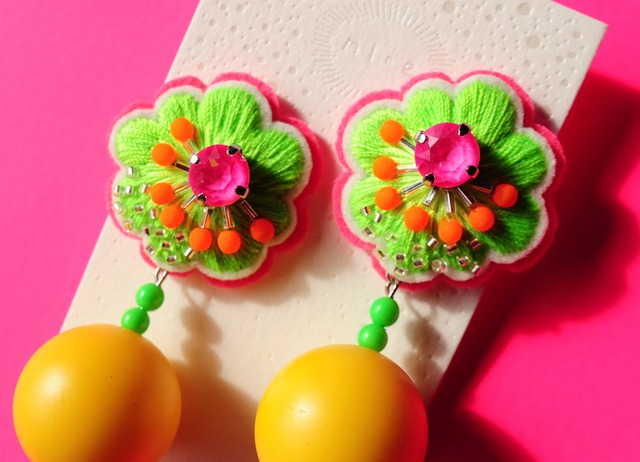 ＜ No Name ～名前のない花～ ＞『 Neon Baloon 』イヤリングorピアス(サージカルステンレス)