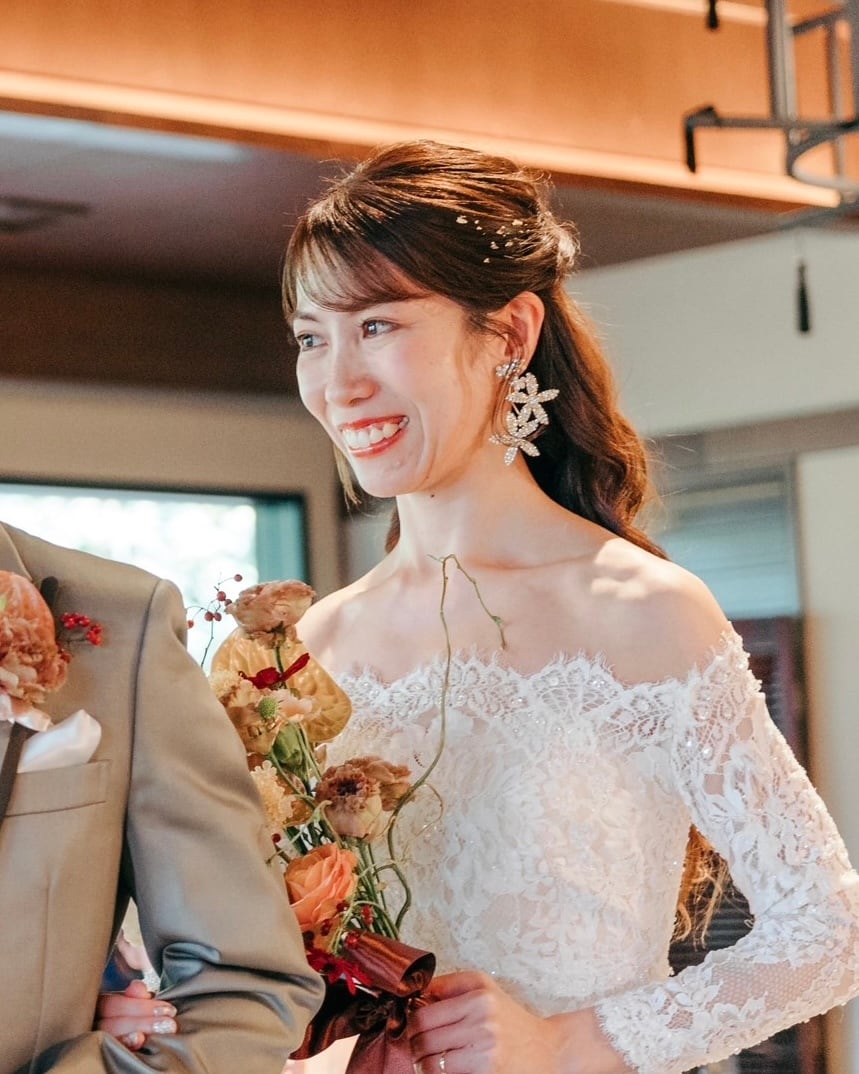 ダブルフラワークリスタルブライダルピアスゴールド【AE2311-10