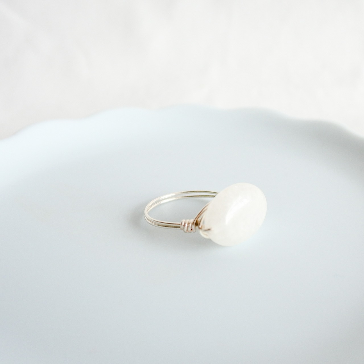 ホワイトジェイド　だえん　シルバーの指輪