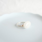 ホワイトジェイド　だえん　シルバーの指輪