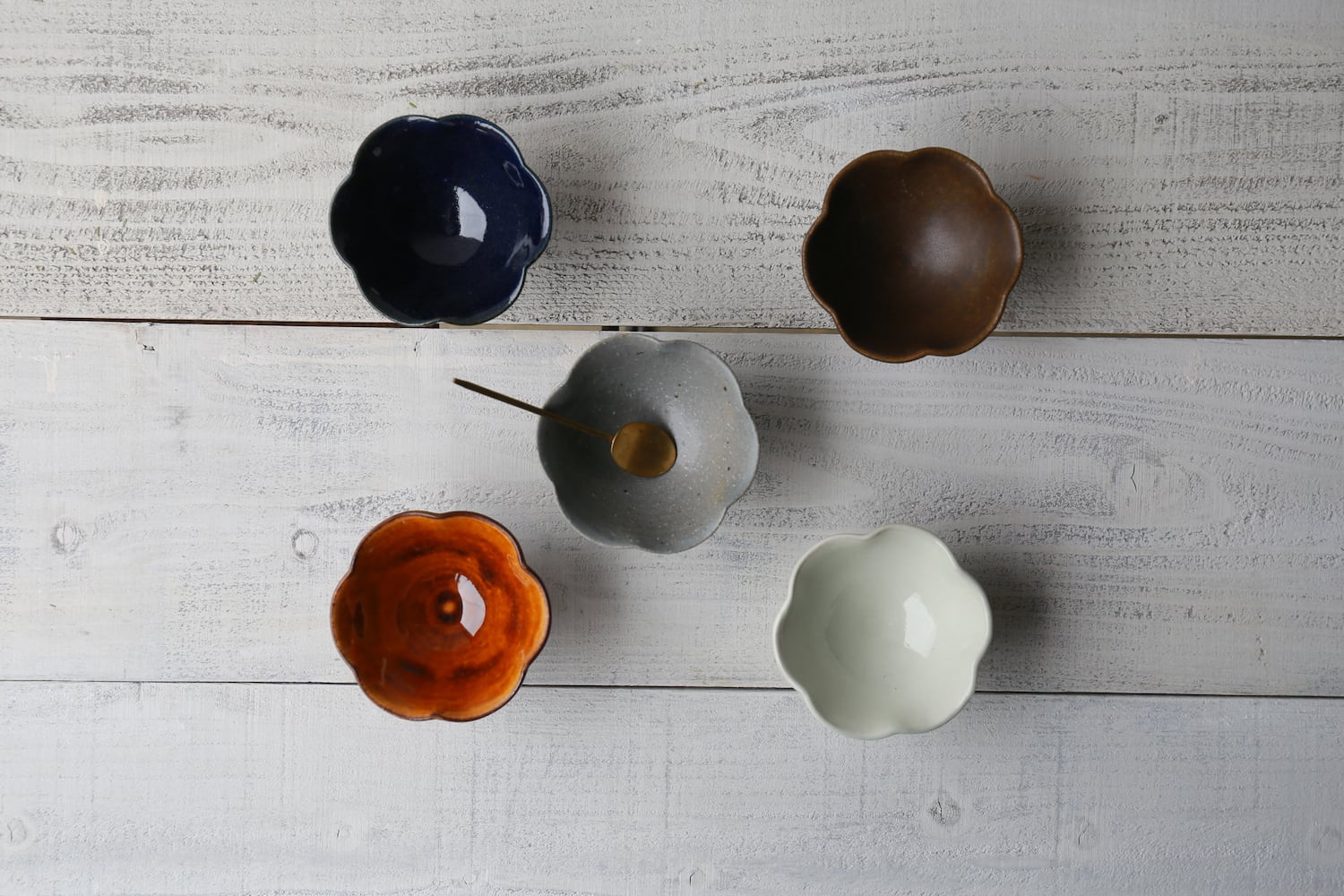 グレー釉 輪花高台鉢 | 古谷製陶所