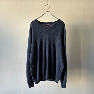 -ROUNDTREE&YORKE- v-neck cashmere knit sweater