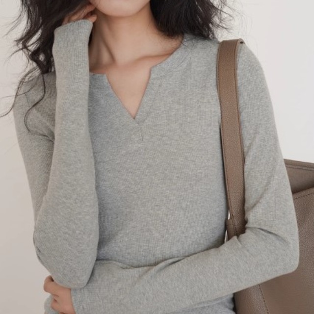 Vネックスリムフィットカットソー