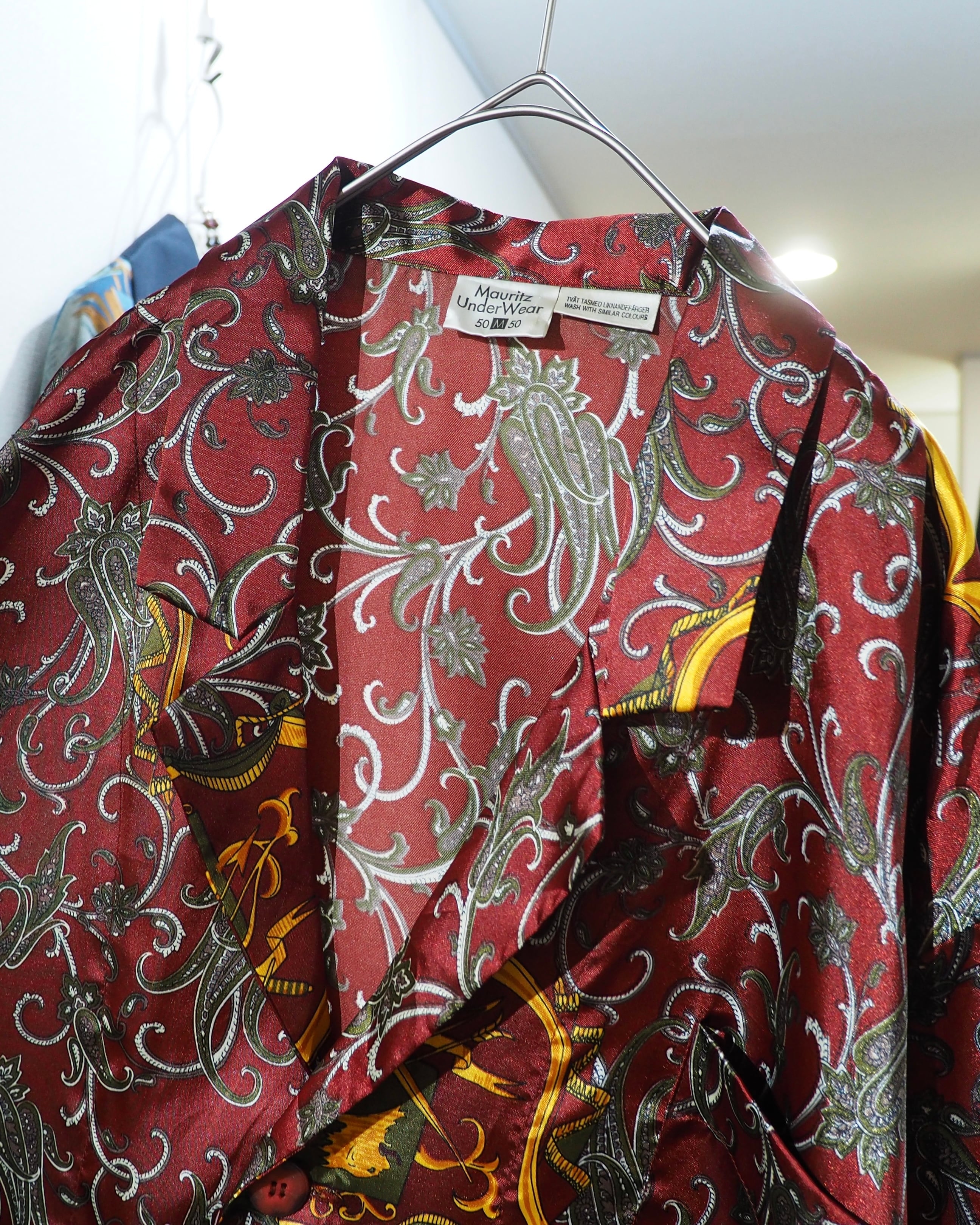 Beautiful Luxury Arabesque pattern vintage Drape loose Open collar Shirt