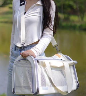 キャット 猫 ドッグ 犬 小型犬 キャリー ベッド バッグ ポータブルペットバック 折りたたみ ブラインド ベーシック 紐 メッシュ 透け感 きれいめ シンプル カジュアル おしゃれ かっこいい ボーイッシュ スポーティー クール かっちり 都会的 ラグジュアリー 無地 オールシーズン ロングシーズン シーズンレス 男の子 女の子 成犬 子ども 子猫 子犬 赤ちゃん 成猫 お出かけ 旅行 公園 休日 バカンス ホテル 散歩 ウォーキング 普段使い