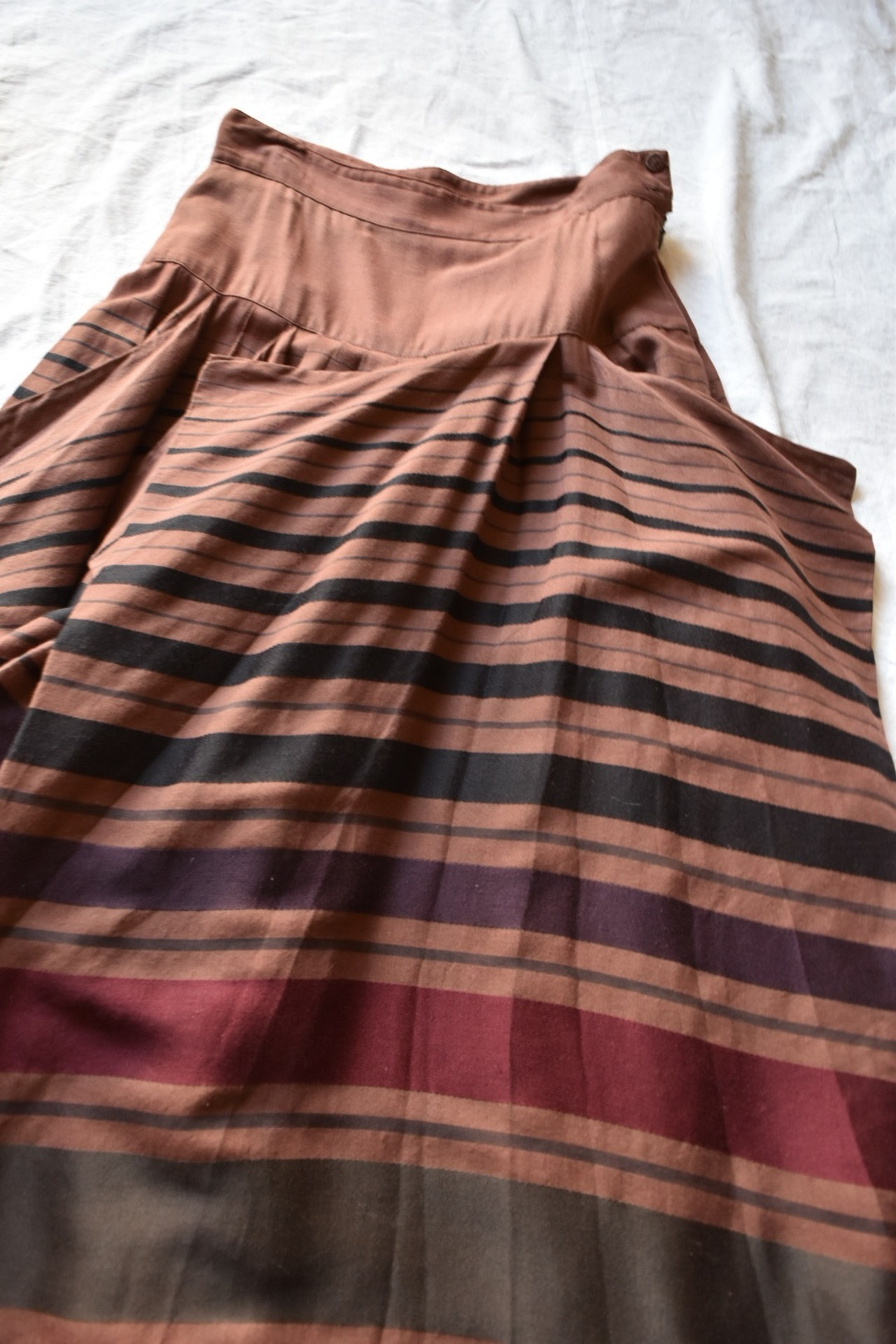 Complex Pleats Border Wide Pants