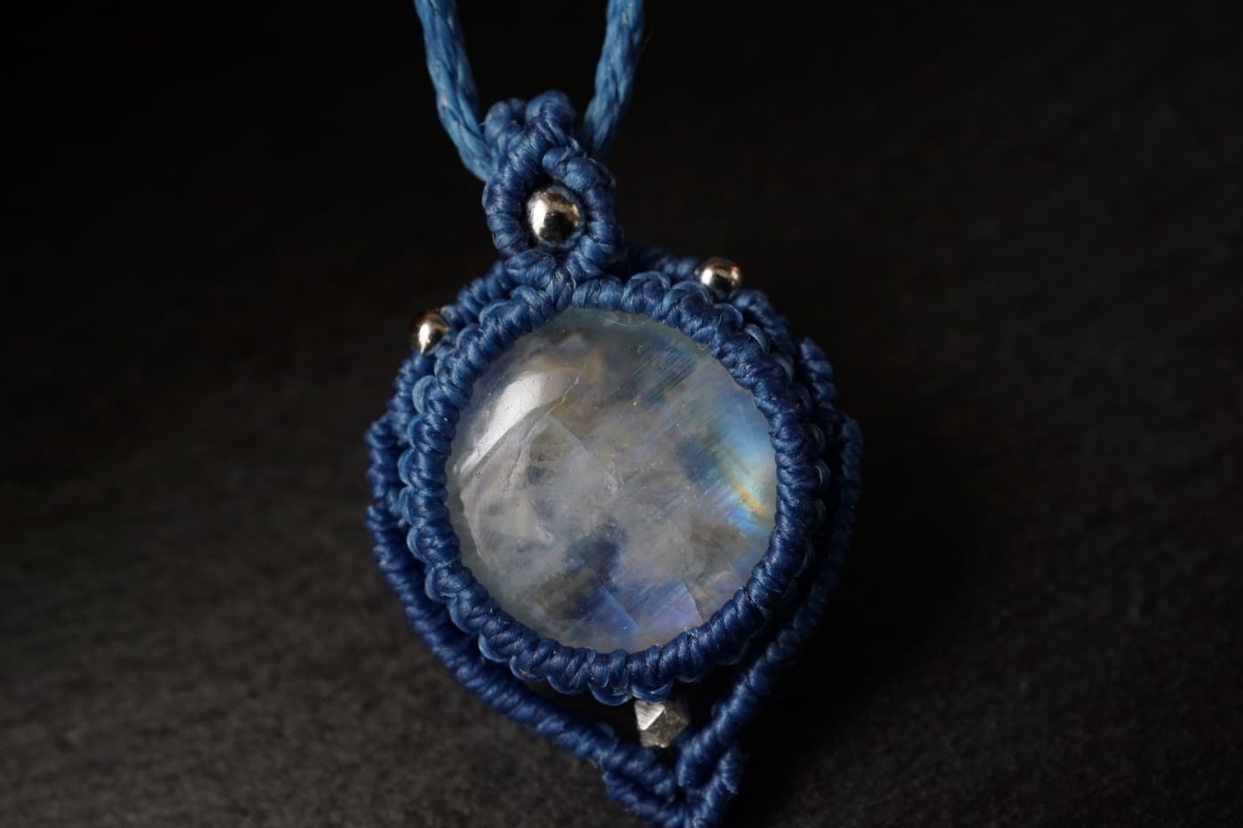 幻想的な輝き＊レインボームーンストーン（ホワイトラブラドライト）の