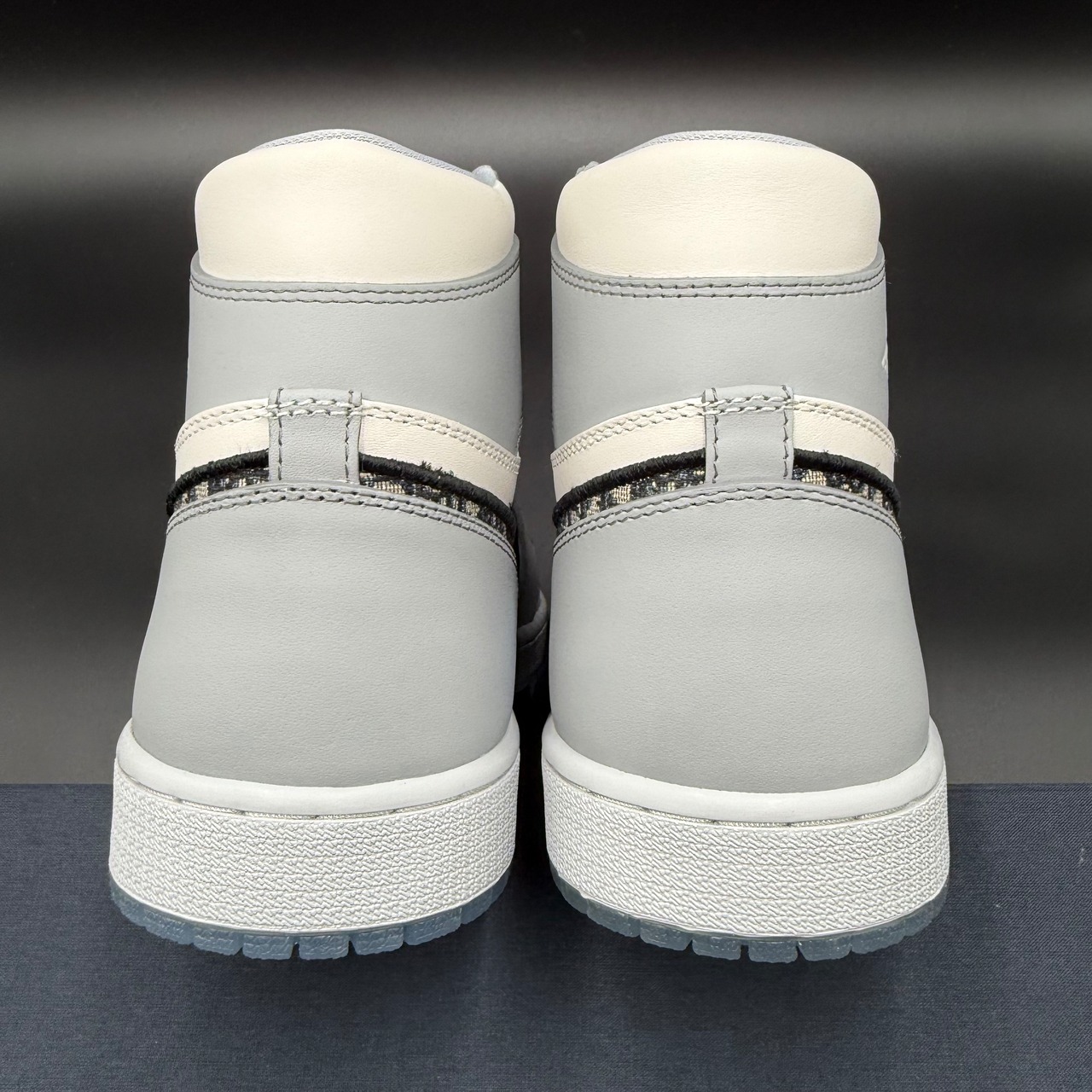 ×DIOR AIR JORDAN 1 HIGH OG WOLF GREY CN8607-002