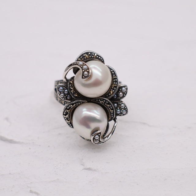 碌山 二粒のバロックパールとマルカジットの指輪 | 猫とイチオクノホシ 